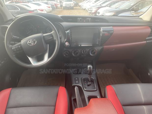 Toyota Hilux Revo Double Cab Petrol 2.7 AWD 2021 White