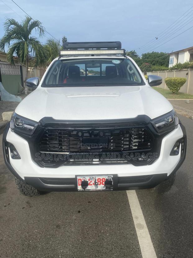 Toyota Hilux Revo Double Cab Petrol 2.7 AWD 2021 White