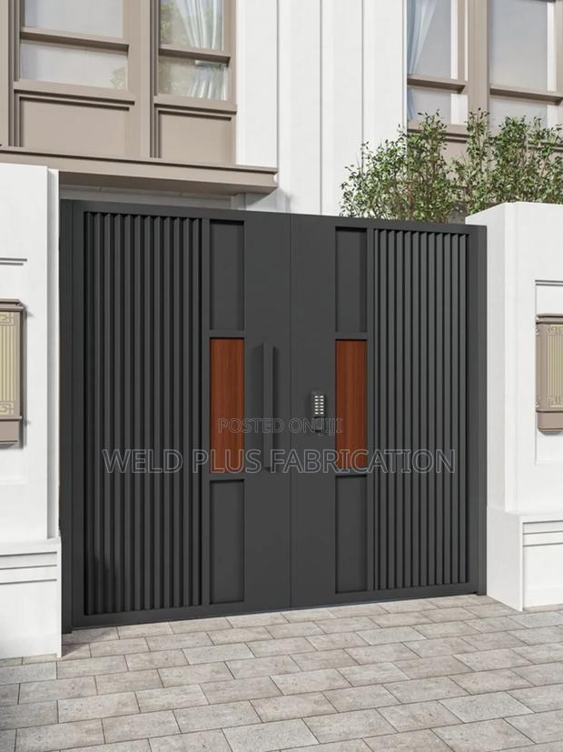 Fence Gate Made of Tough Materials · Photo 2