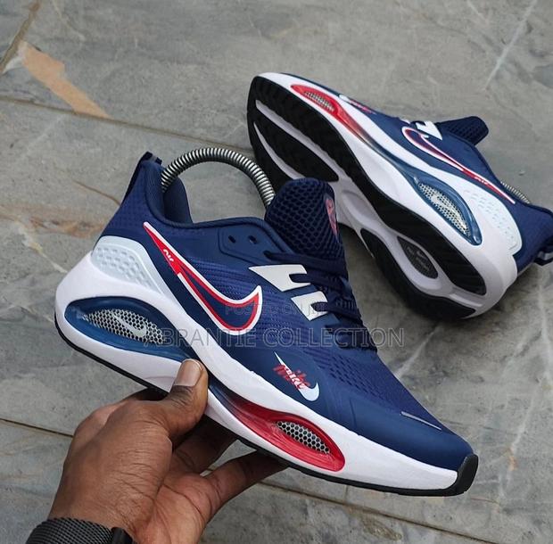 Unisex Nike Zoom Sneakers · Photo 4