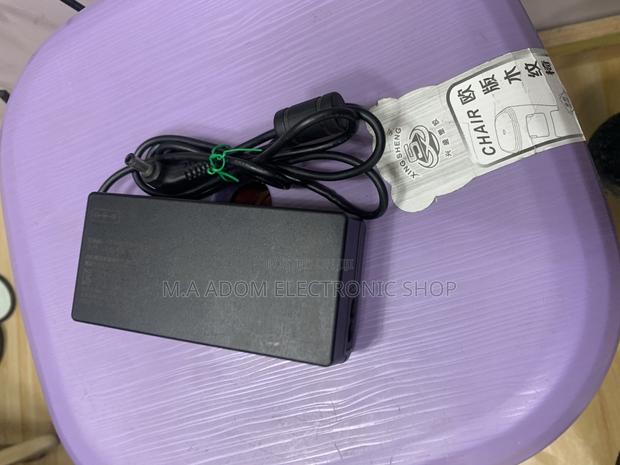 Panasonic Ag Ux180 Charger · Photo 4