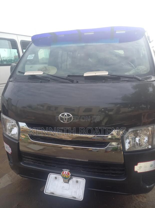 Toyota HiAce 2010 Grey · Photo 2