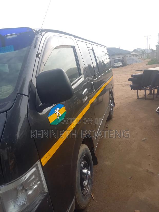 Toyota HiAce 2010 Grey · Photo 3