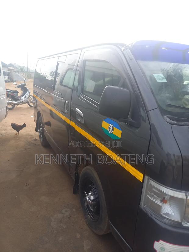 Toyota HiAce 2010 Grey · Photo 4