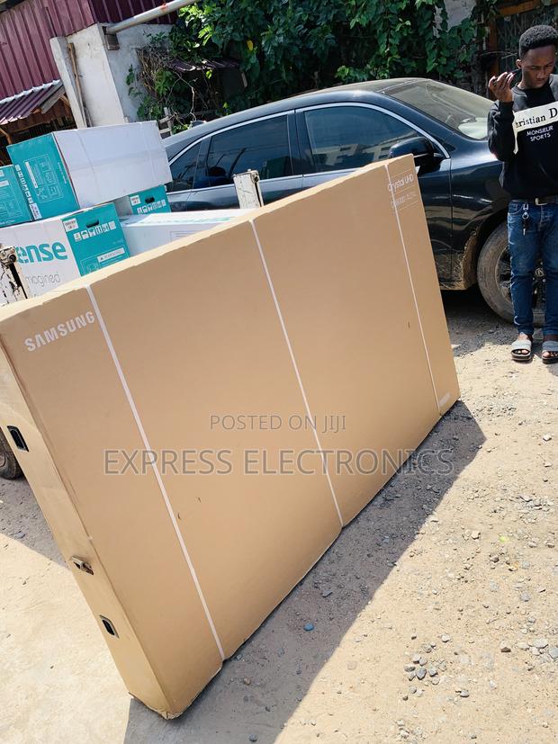 Qled Smart Samsung Television 85”Q60c · Photo 3