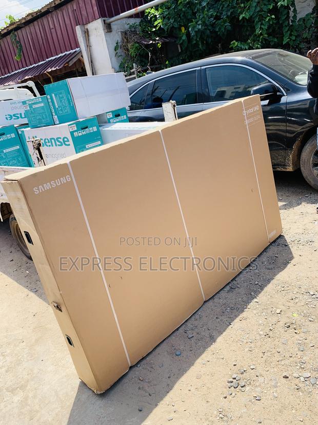 Qled Smart Samsung Television 85”Q60c · Photo 4