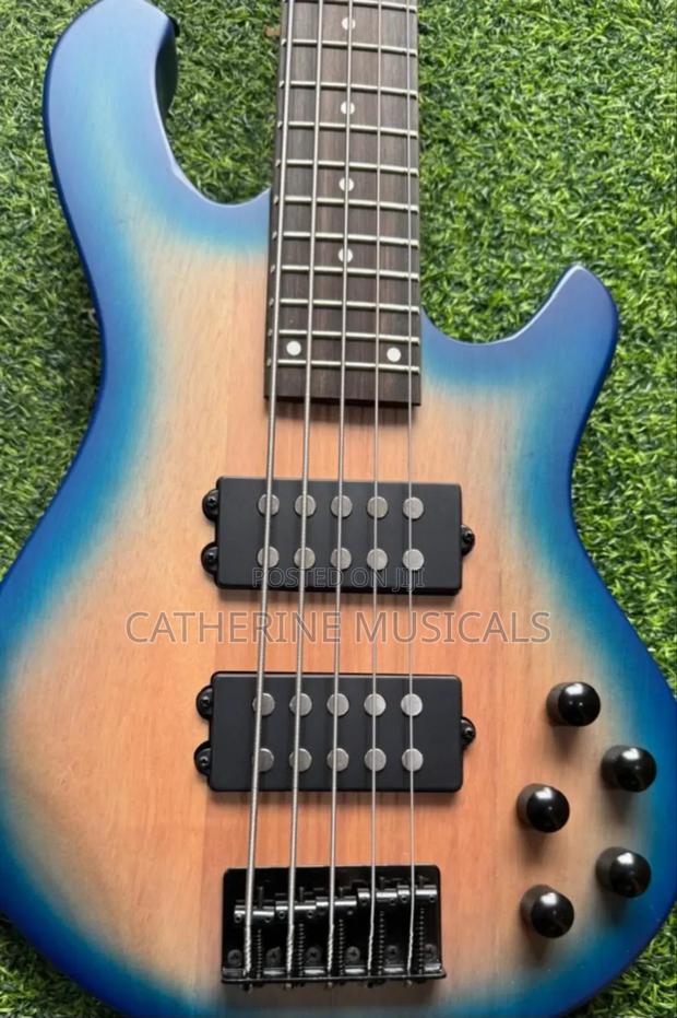 Ibanez Active Bass Guitar · Photo 4