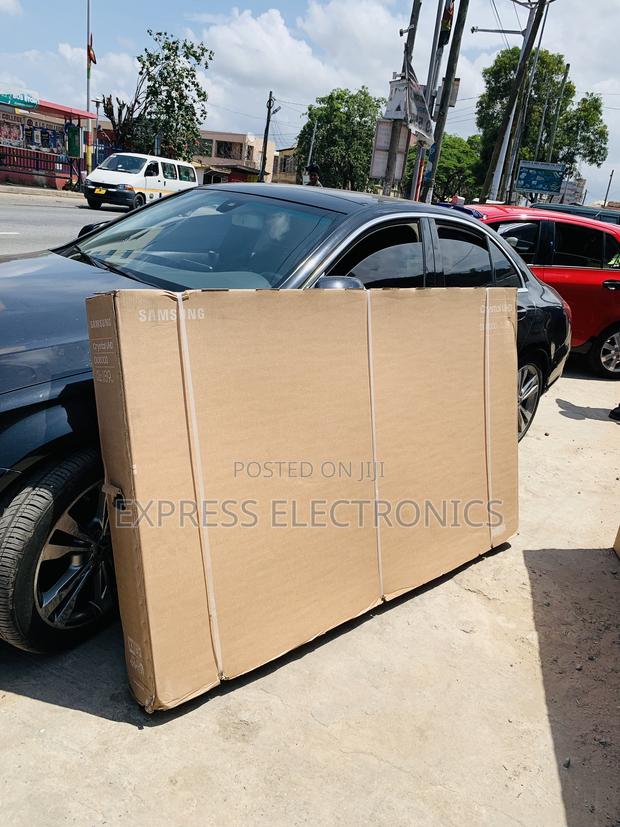 Available Now at Store Samsung Uhd Smart 75”Du8000 · Photo 3