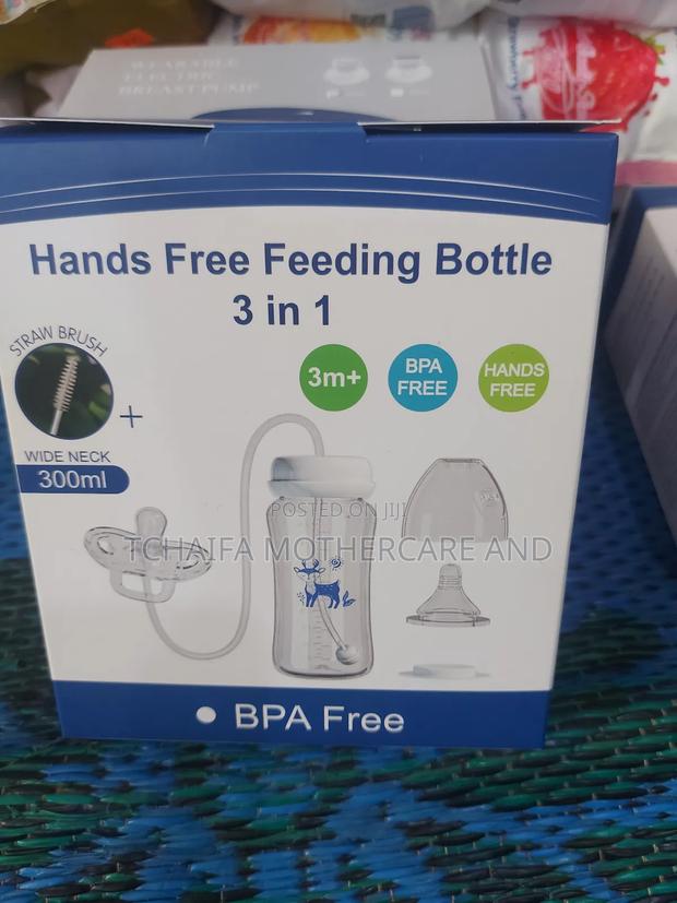 Hands Free Feeding Bottle · Photo 4