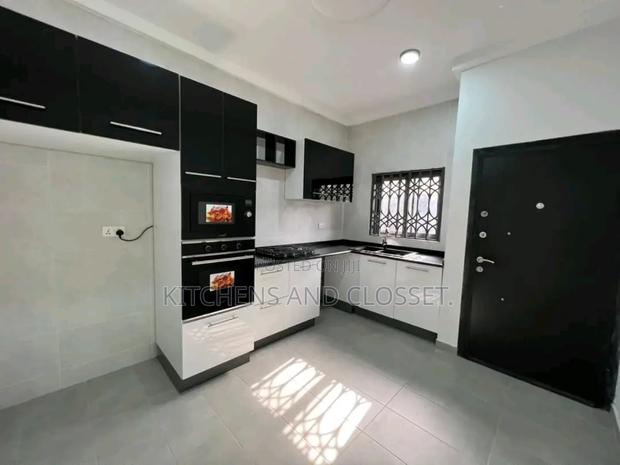 Modern Kitchen Cabinent · Photo 2