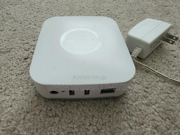 Samsung Smartthings Hub STH-Eth-200 Zigbee Z-Wave 642-13