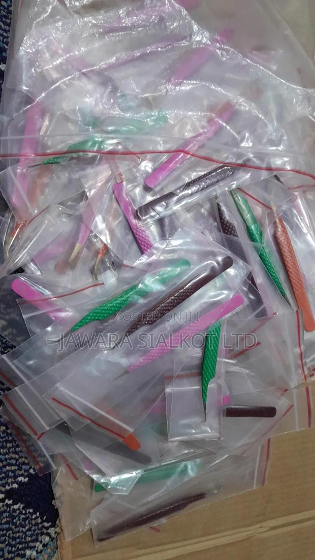 Fiber Tip Tweezer With Different Tip Design and Colors · Photo 4