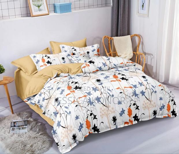 2 Different Bedsheets With 5 Pillowcases