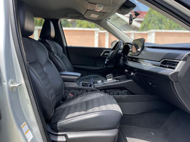 Mitsubishi Outlander SE 2022 Silver photo 7