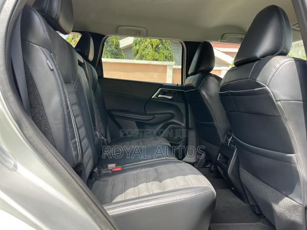 Mitsubishi Outlander SE 2022 Silver photo 8