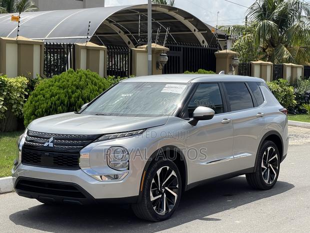 Mitsubishi Outlander SE 2022 Silver photo 2