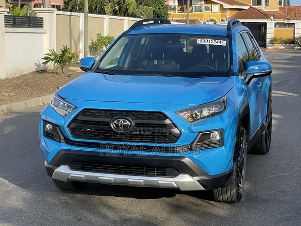 Toyota RAV4 Adventure 2021 Blue photo 2