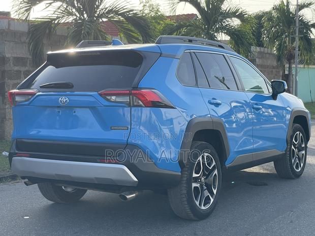 Toyota RAV4 Adventure 2021 Blue photo 5