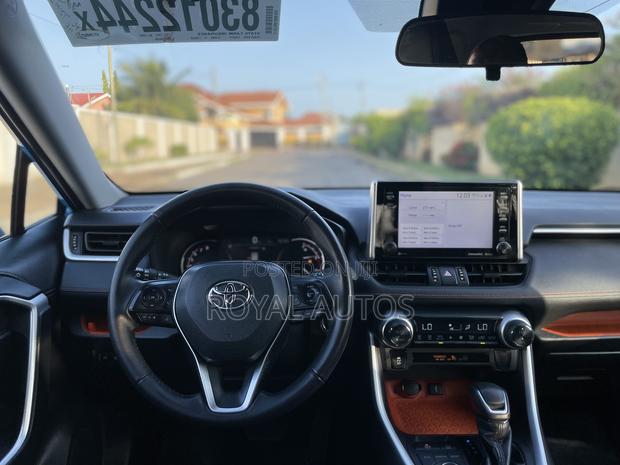 Toyota RAV4 Adventure 2021 Blue photo 11