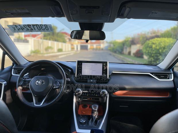 Toyota RAV4 Adventure 2021 Blue photo 10