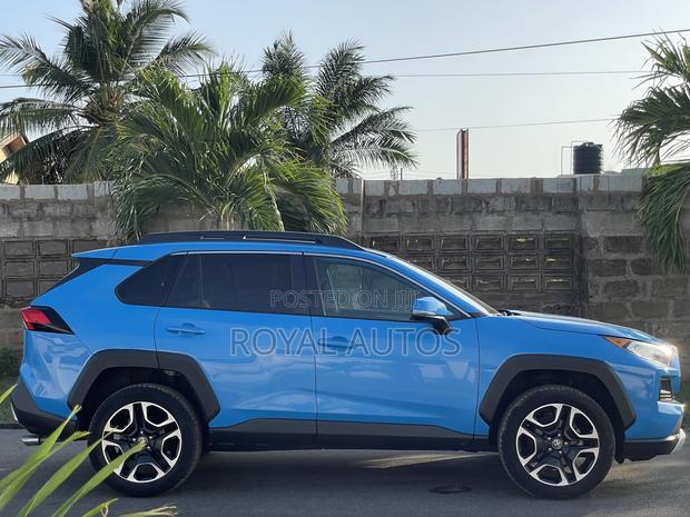 Toyota RAV4 Adventure 2021 Blue photo 4