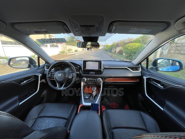 Toyota RAV4 Adventure 2021 Blue photo 9