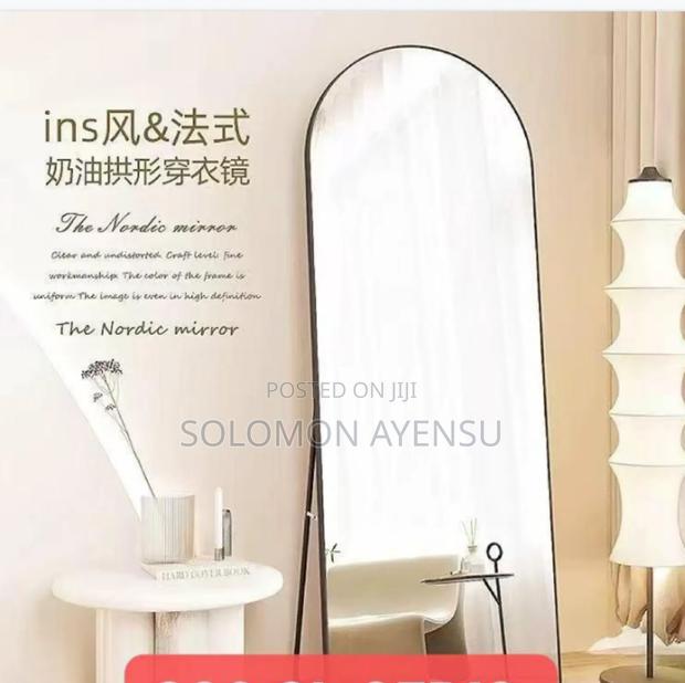 Dress to Impress Mirror · Photo 2
