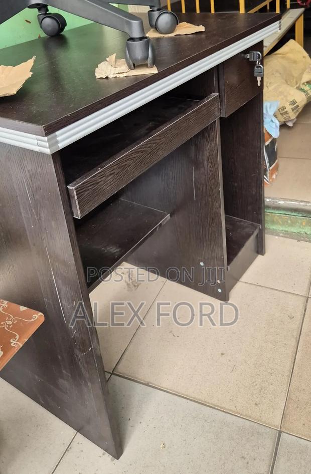 Computer Desk · Photo 2