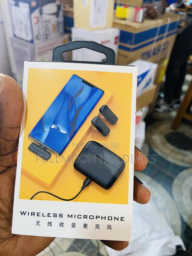 Type C Wireless Lavalier Microphone With Charging Case · Photo 3