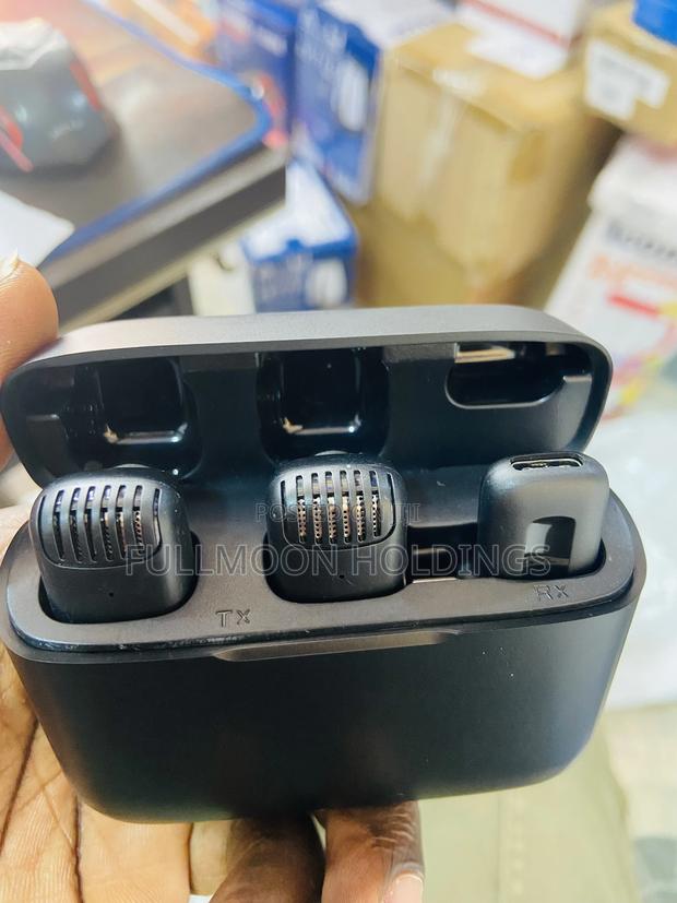 Type C Wireless Lavalier Microphone With Charging Case · Photo 4