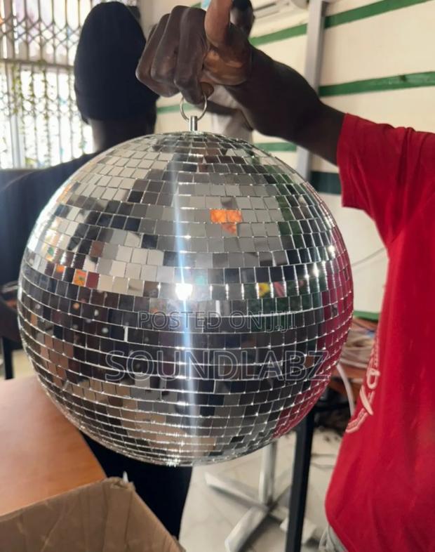 Silver 40x40 Mirror Ball · Photo 3