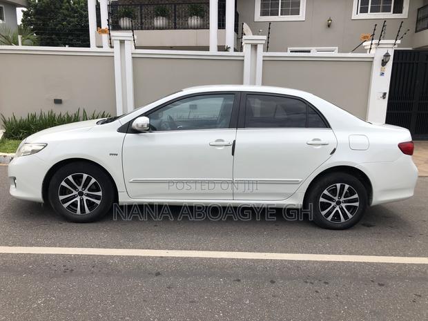 Toyota Corolla 2010 White