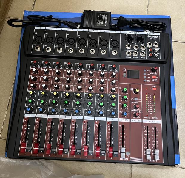 8 Channel Mixing Console · Photo 4