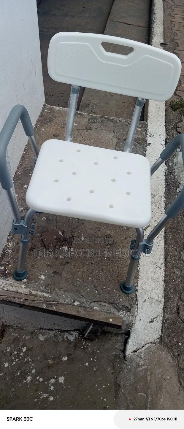 Shower Seat With Backrest · Photo 2