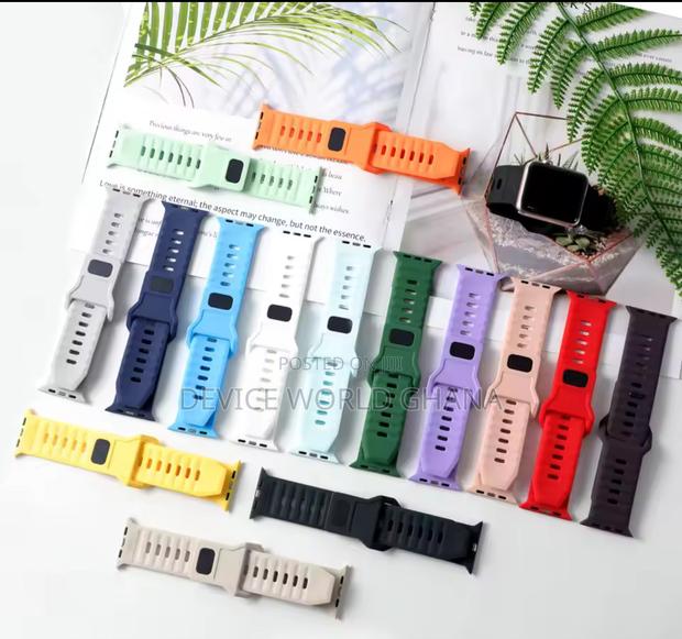 Monochrome Silicone Strap for Apple Watch All Modes S1-S10 photo 2