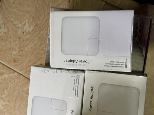 Macbook Charger · Photo 2