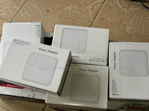 Macbook Charger · Photo 1