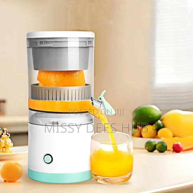 Rechargeable Mini Juicer photo 2