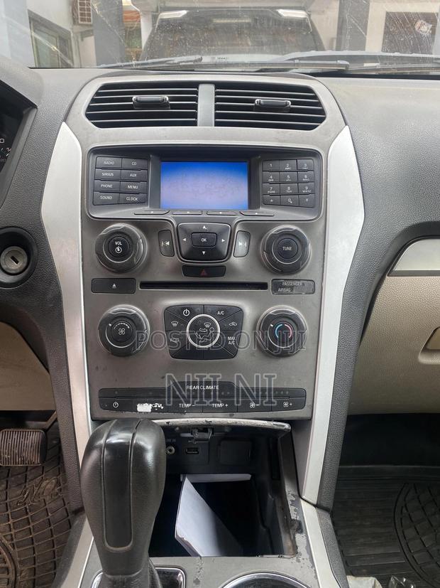 Ford Explorer 2014 Silver photo 4