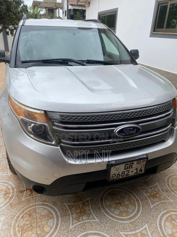 Ford Explorer 2014 Silver photo 3