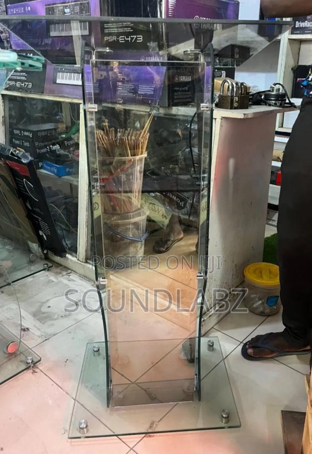 Faint Black Glass Pulpit · Photo 4