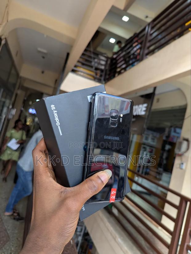 New Samsung Galaxy S9 64 GB Black photo 4