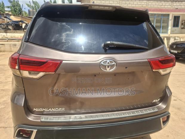 Toyota Highlander Hybrid XLE (3.5L 6cyl) 2017 Burgundy