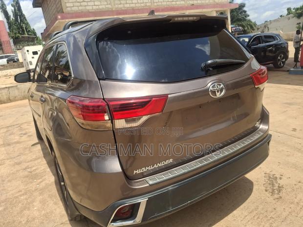 Toyota Highlander Hybrid XLE (3.5L 6cyl) 2017 Burgundy
