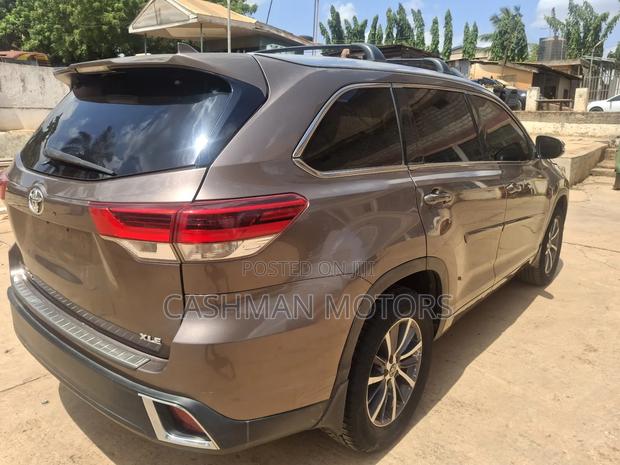 Toyota Highlander Hybrid XLE (3.5L 6cyl) 2017 Burgundy