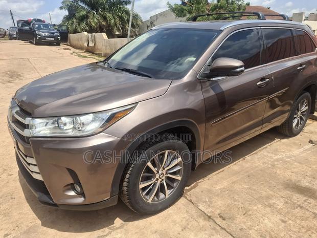 Toyota Highlander Hybrid XLE (3.5L 6cyl) 2017 Burgundy