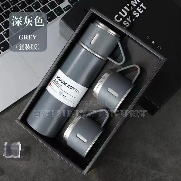 Leakproof Vacuum Flask With Portable Cup Set · Photo 2