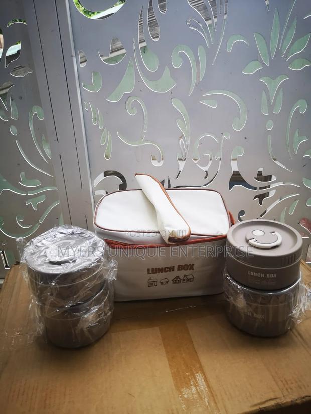 4 Compartment Lunch Box Set With Insulated Bag · Photo 2