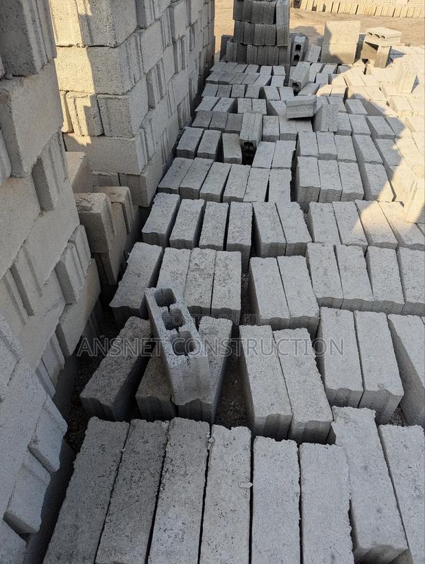 Hollow Blocks Made With Industrial Machine · Photo 4