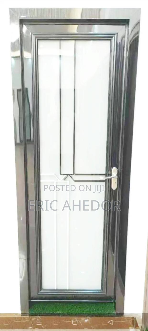 Pure Black Foreign Design Bath and Toilet Glass Door · Photo 1